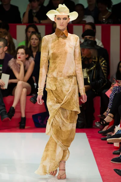 Look 19
